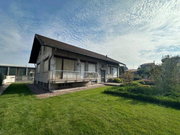 casa indipendente in vendita a Legnano