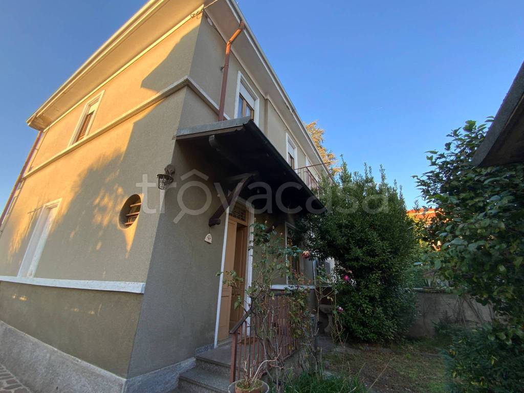 casa indipendente in vendita a Legnano