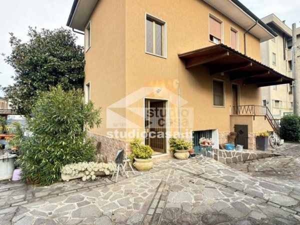 intera palazzina in vendita a Liscate