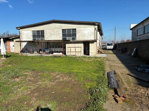 locale commerciale in vendita a Liscate