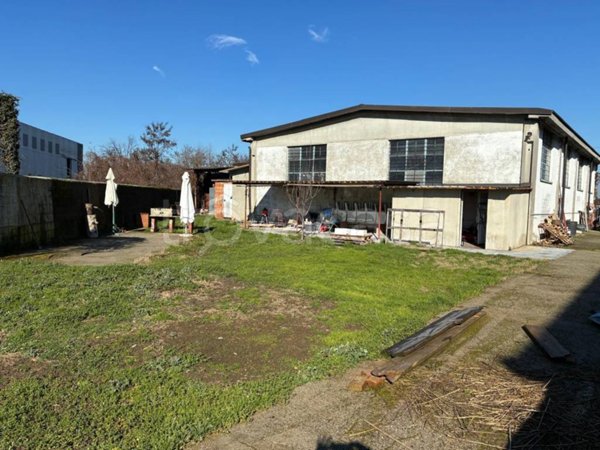 locale commerciale in vendita a Liscate