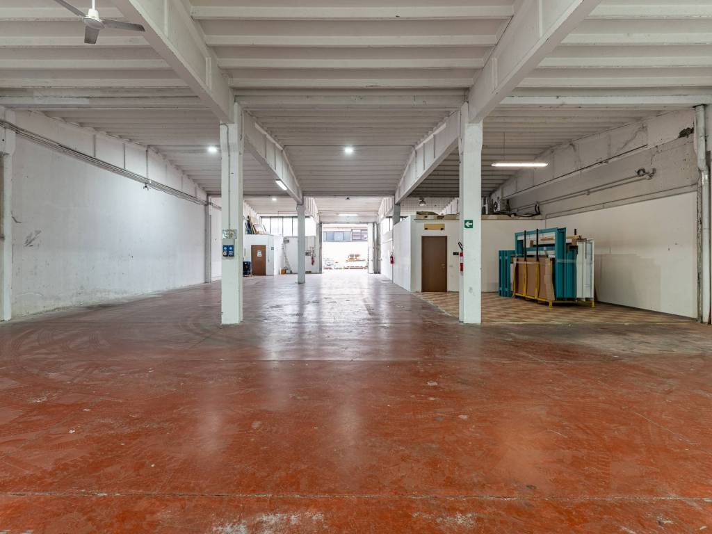 locale commerciale in vendita a Liscate