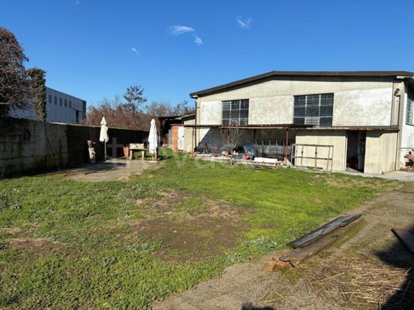 locale commerciale in vendita a Liscate