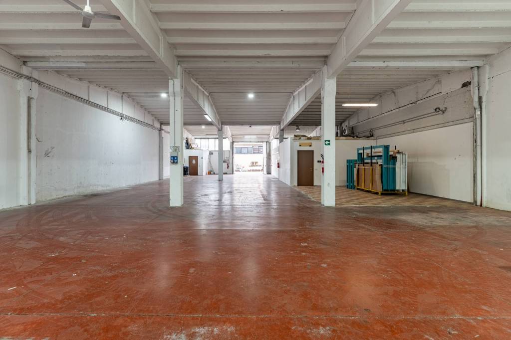 locale commerciale in vendita a Liscate