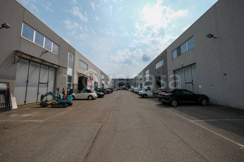 locale commerciale in vendita a Liscate