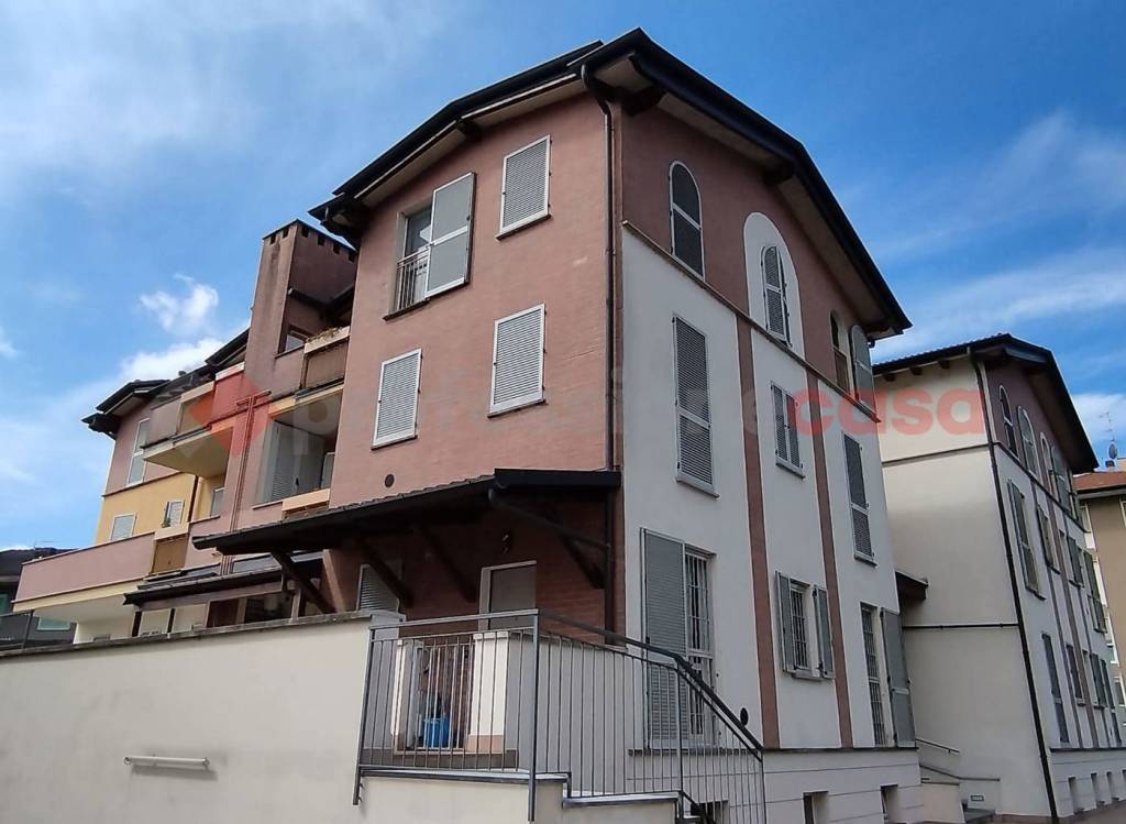 appartamento in vendita a Locate di Triulzi