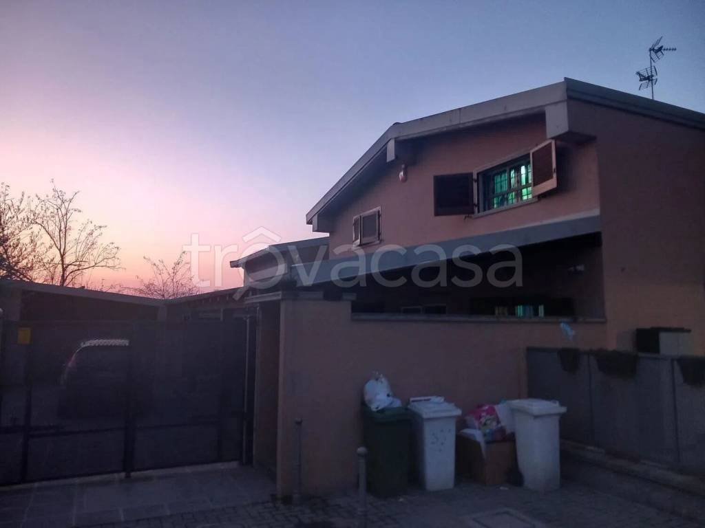 casa indipendente in vendita a Locate di Triulzi