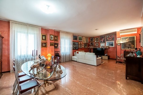casa indipendente in vendita a Locate di Triulzi