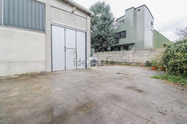 capannone in vendita a Locate di Triulzi