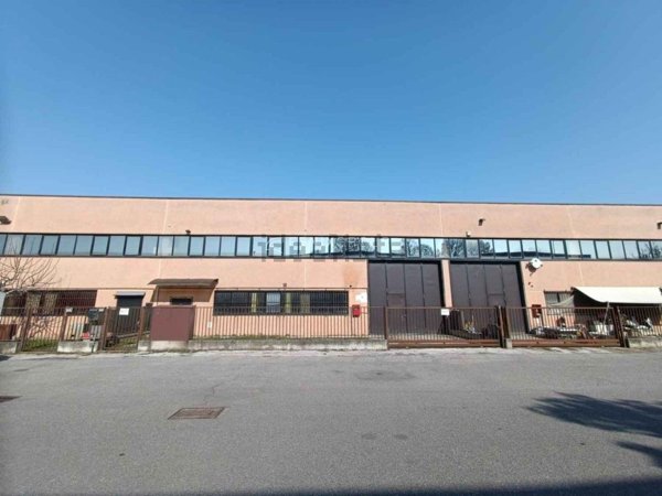 capannone in vendita a Locate di Triulzi