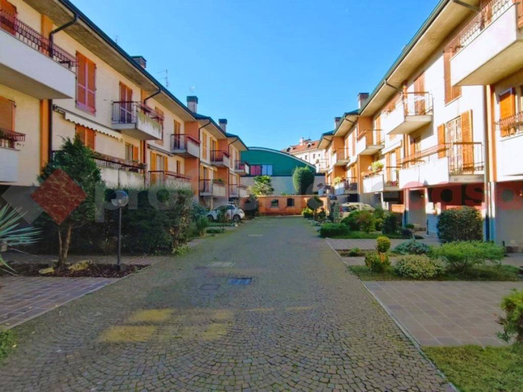 casa indipendente in vendita a Locate di Triulzi