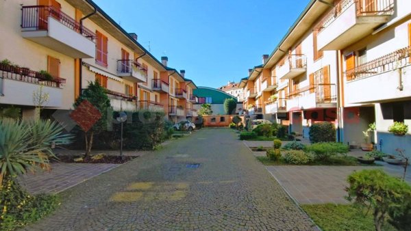 casa indipendente in vendita a Locate di Triulzi