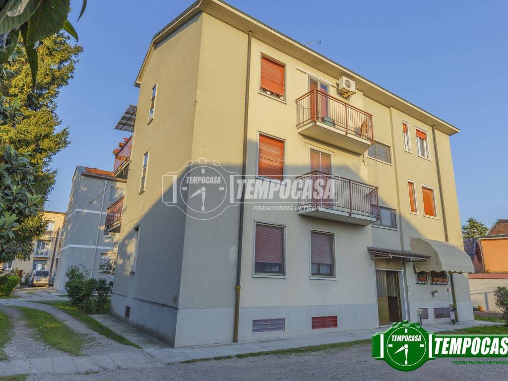 appartamento in vendita a Locate di Triulzi
