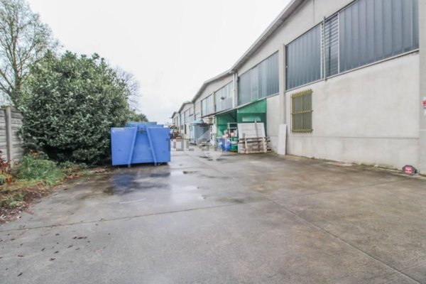 capannone in vendita a Locate di Triulzi