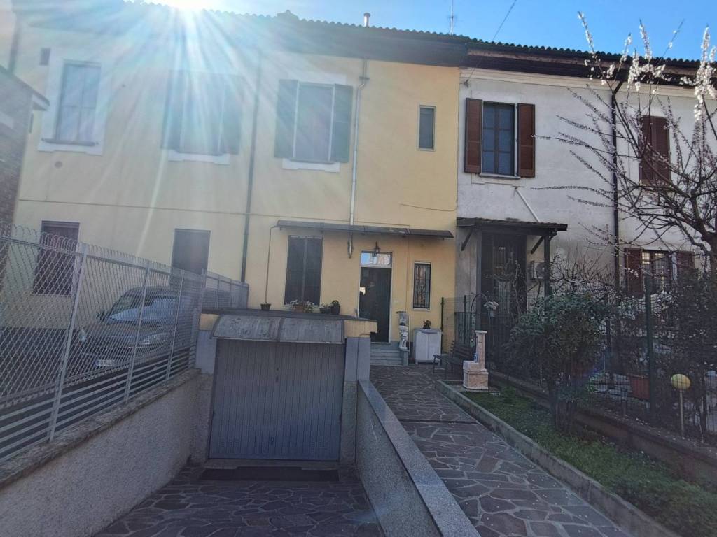 appartamento in vendita a Locate di Triulzi