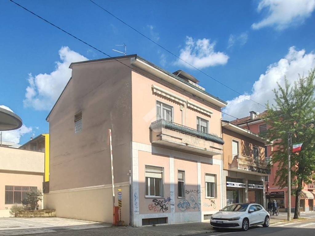 appartamento in vendita a Locate di Triulzi