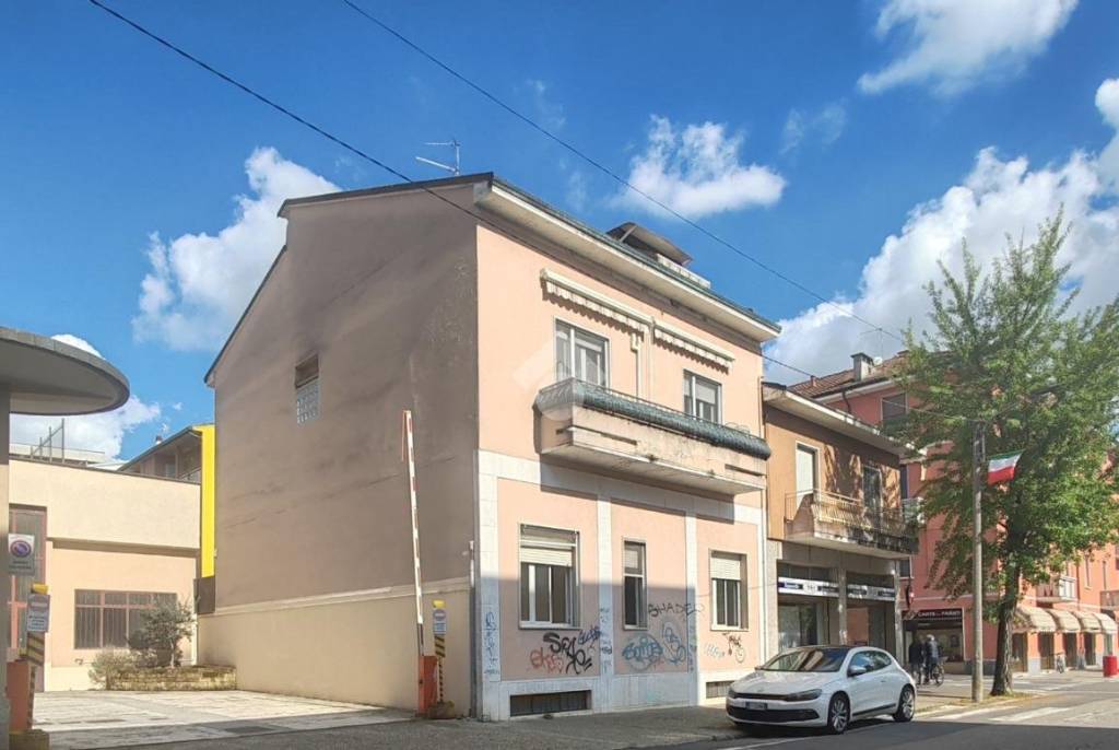 appartamento in vendita a Locate di Triulzi