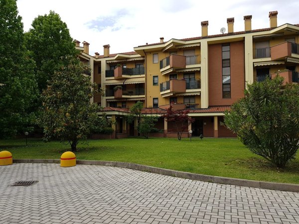 appartamento in vendita a Locate di Triulzi