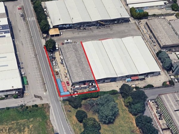 locale commerciale in vendita a Locate di Triulzi