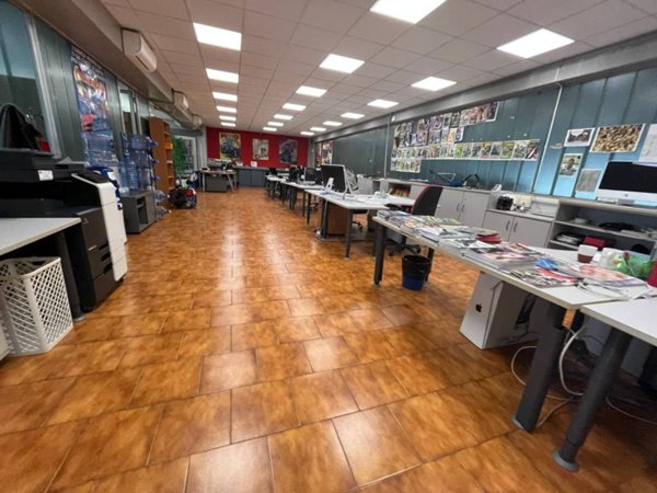 locale commerciale in vendita a Locate di Triulzi