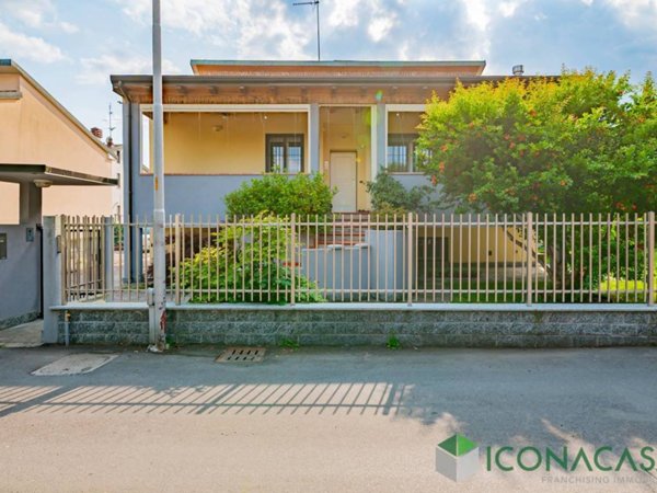 casa indipendente in vendita a Locate di Triulzi