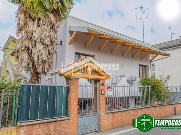 casa indipendente in vendita a Locate di Triulzi
