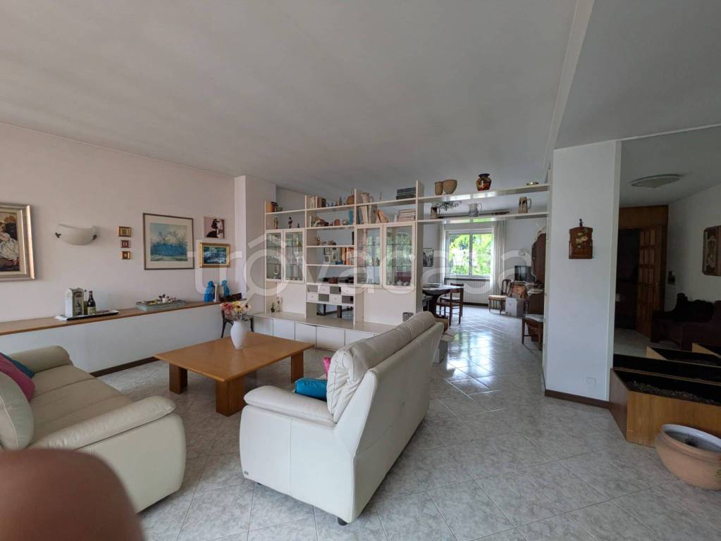 casa indipendente in vendita a Locate di Triulzi