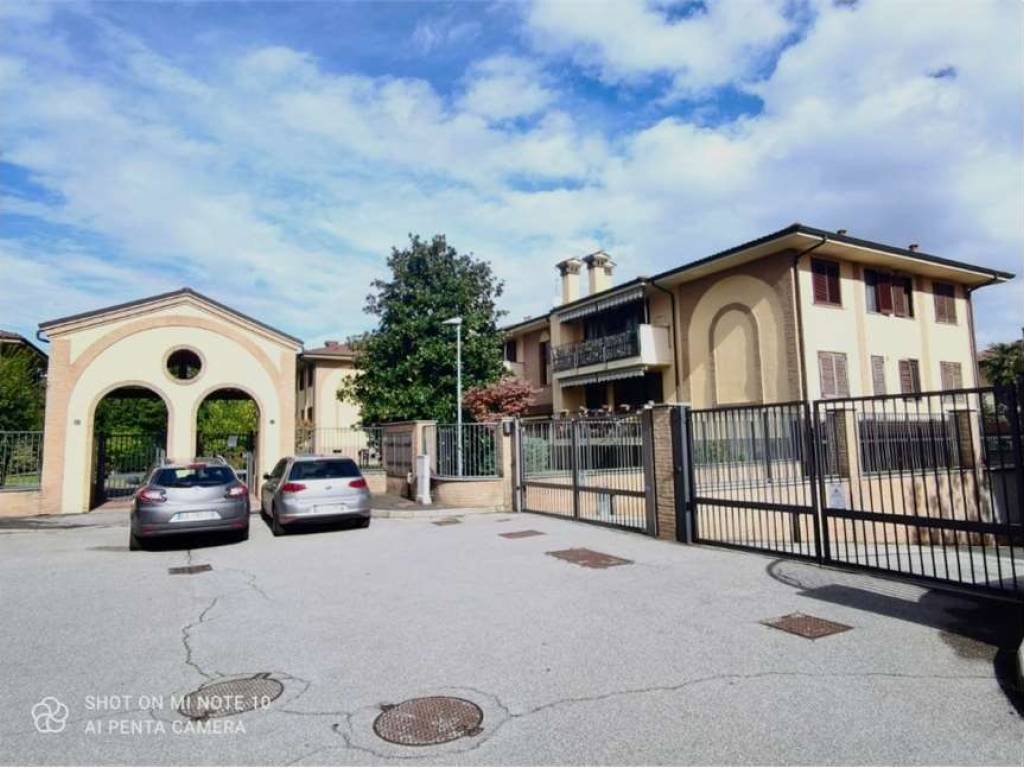 appartamento in vendita a Locate di Triulzi