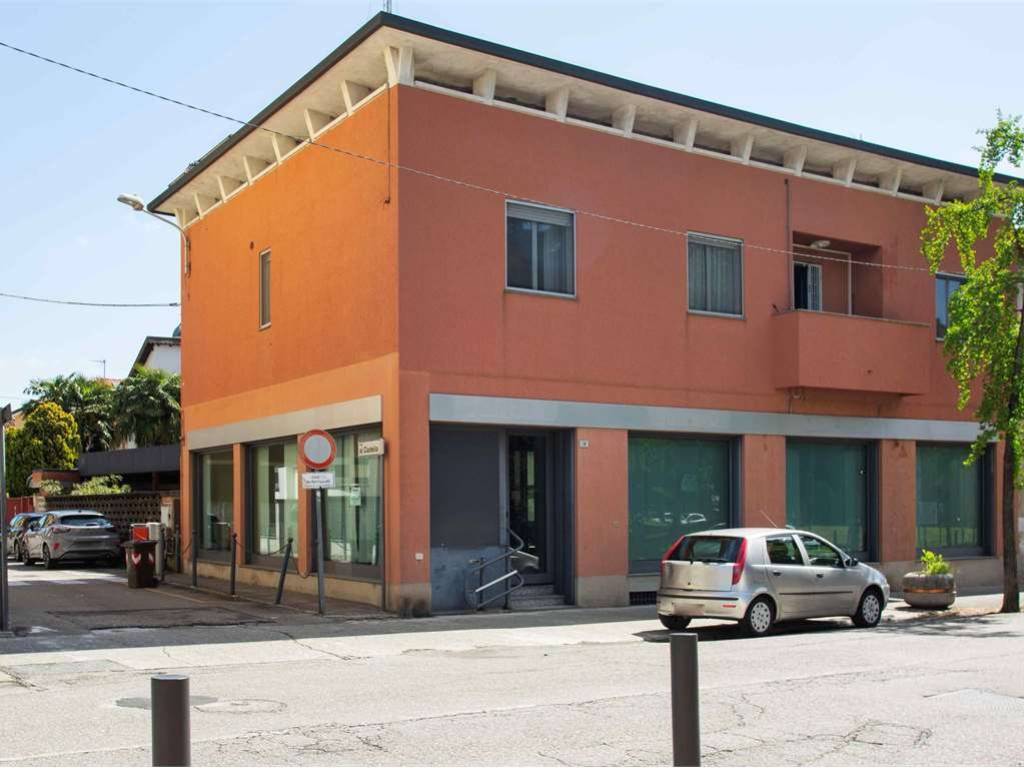 casa indipendente in vendita a Locate di Triulzi