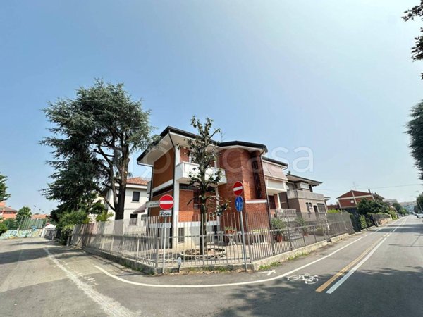 casa indipendente in vendita a Locate di Triulzi