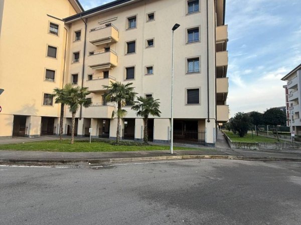 appartamento in vendita a Locate di Triulzi