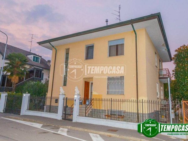 appartamento in vendita a Locate di Triulzi