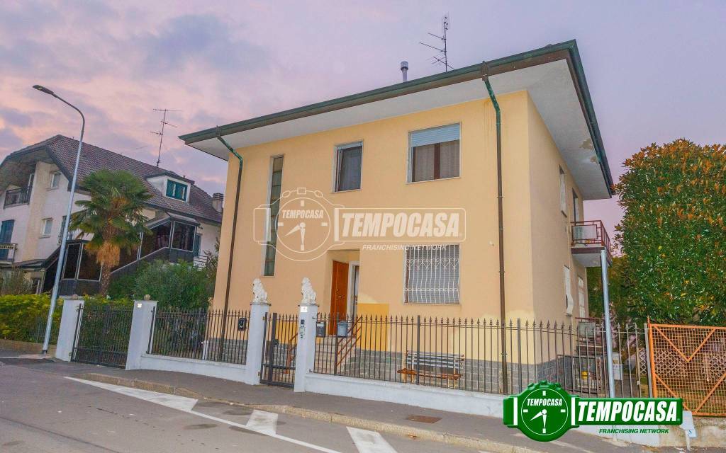 appartamento in vendita a Locate di Triulzi