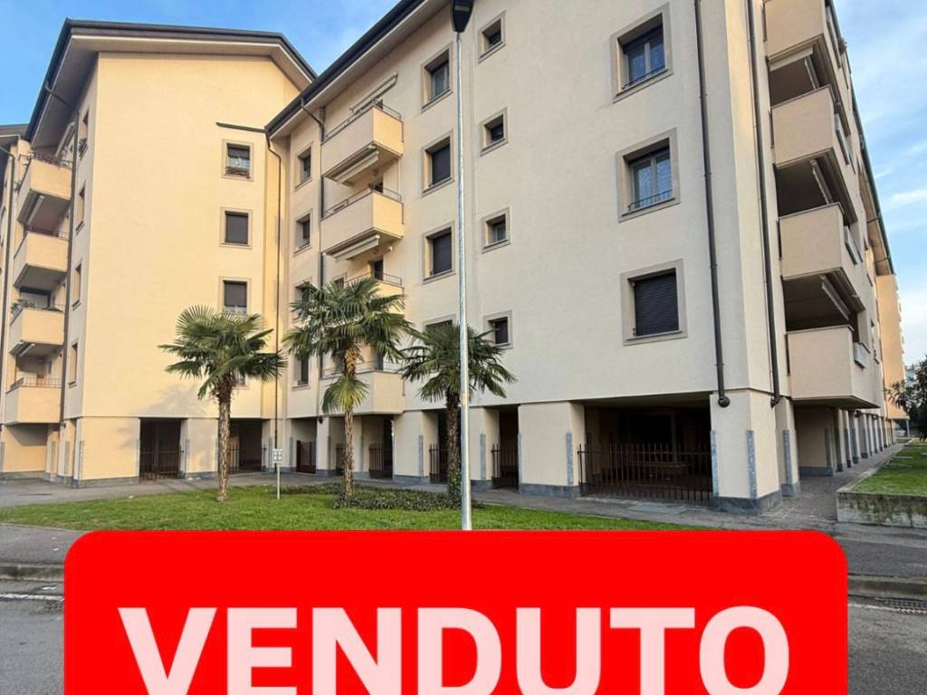 appartamento in vendita a Locate di Triulzi