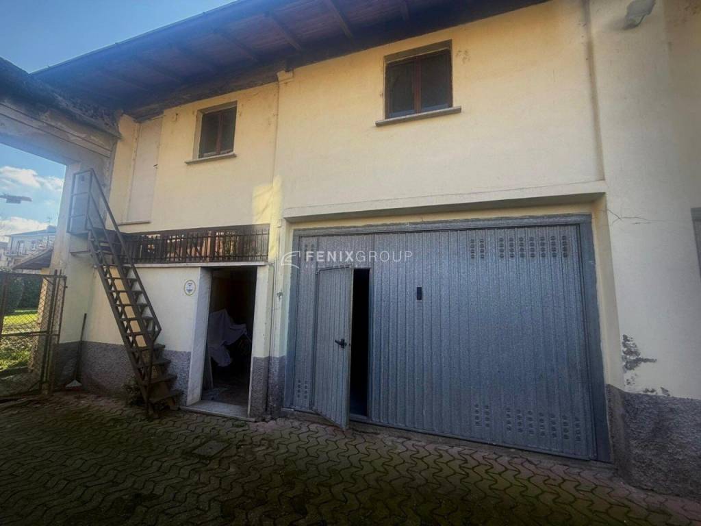 locale commerciale in vendita a Locate di Triulzi