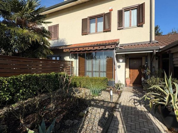 casa indipendente in vendita a Locate di Triulzi in zona Moro