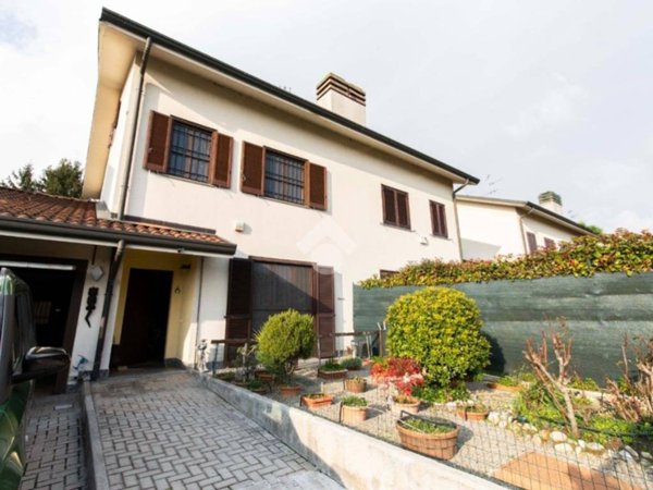 casa indipendente in vendita a Locate di Triulzi in zona Moro