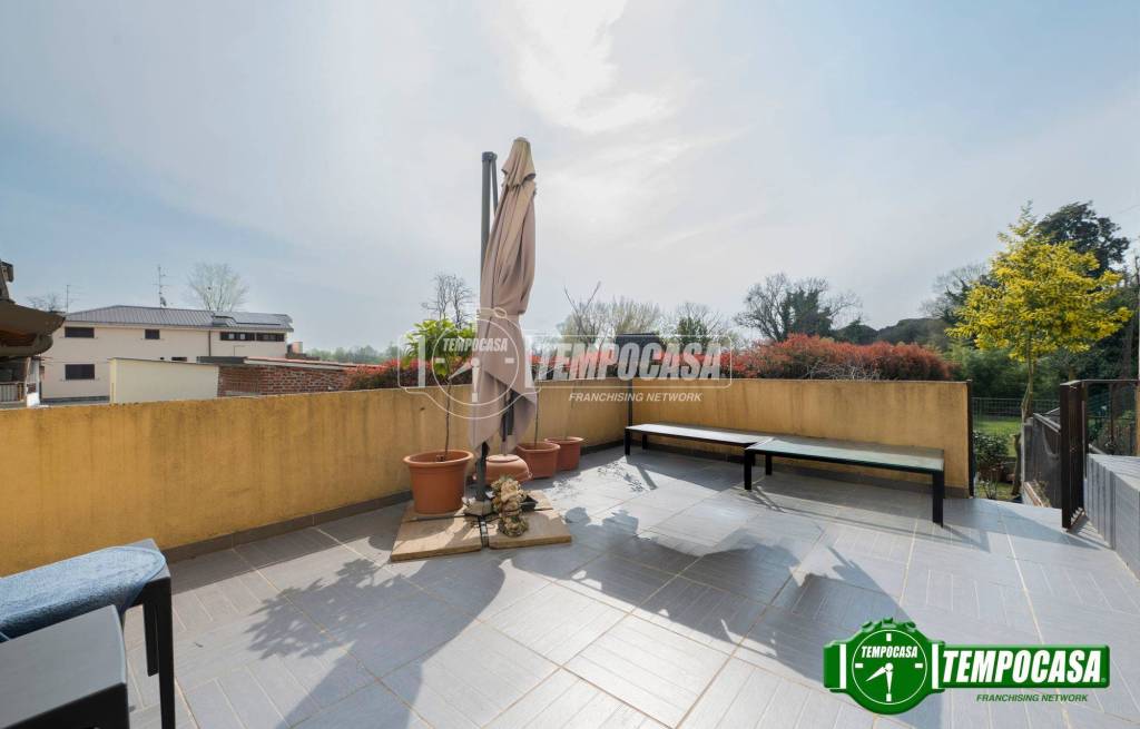 appartamento in vendita a Locate di Triulzi