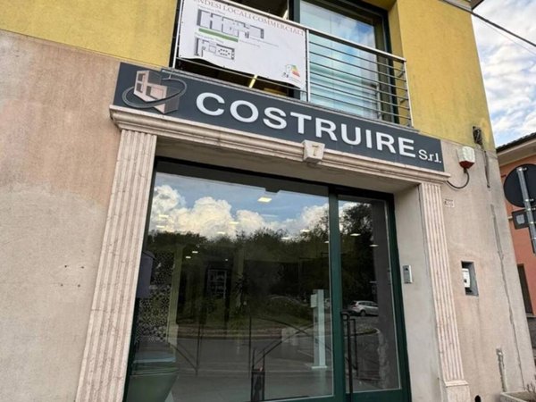 negozio in vendita a Locate di Triulzi