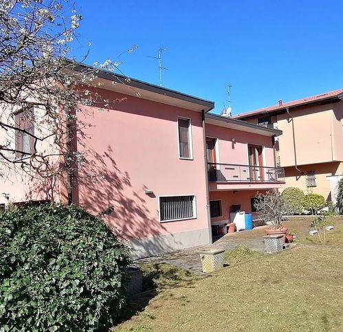 casa indipendente in vendita a Locate di Triulzi