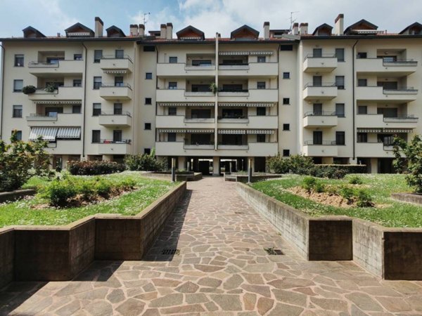 appartamento in vendita a Locate di Triulzi