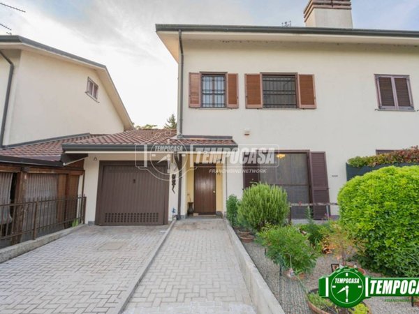 casa indipendente in vendita a Locate di Triulzi in zona Moro