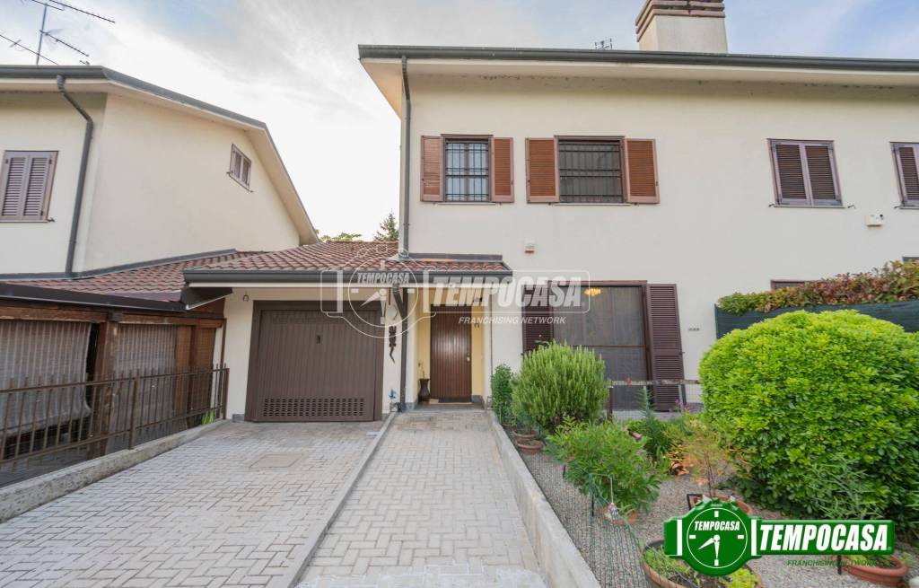 casa indipendente in vendita a Locate di Triulzi in zona Moro