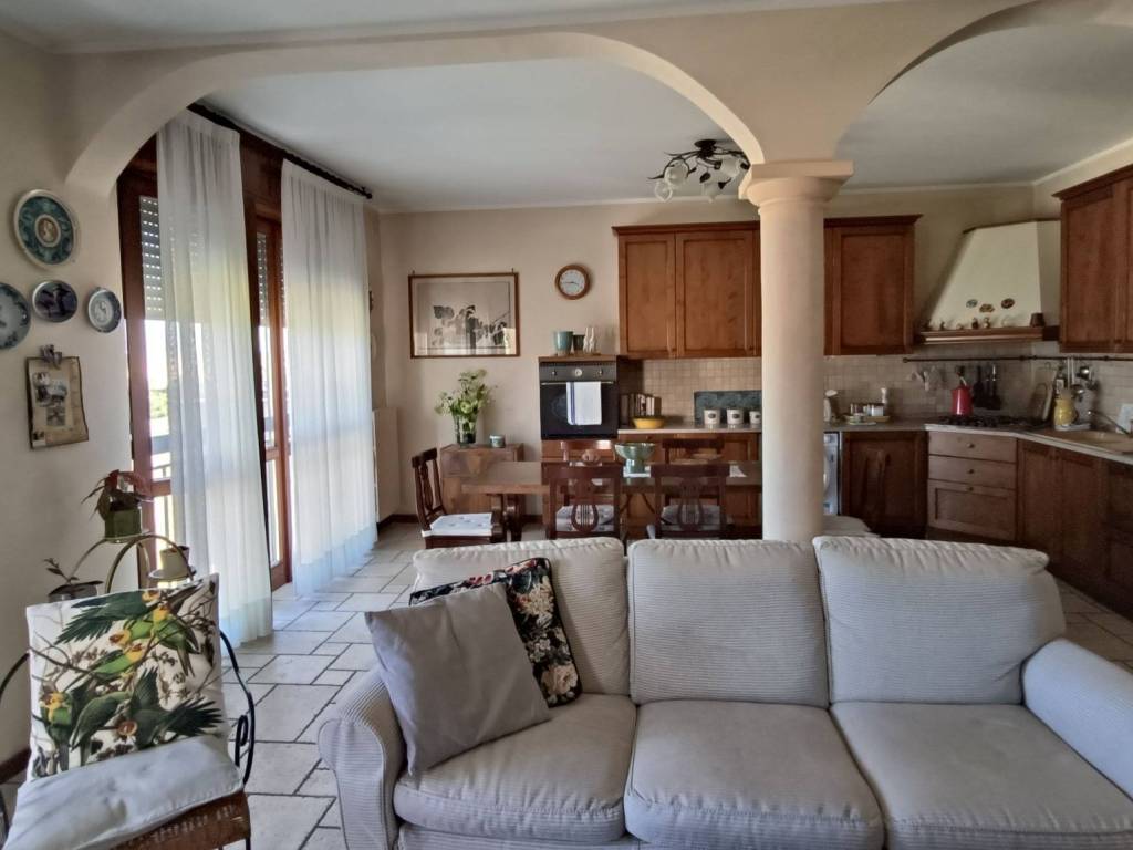 appartamento in vendita a Locate di Triulzi in zona Moro
