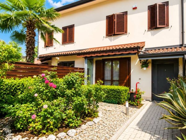 casa indipendente in vendita a Locate di Triulzi in zona Moro