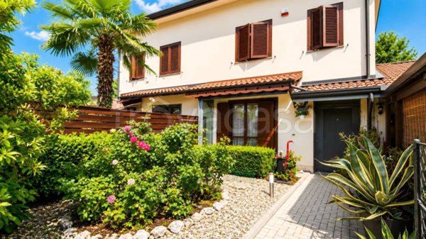 casa indipendente in vendita a Locate di Triulzi in zona Moro