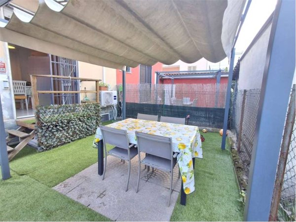 casa indipendente in vendita a Locate di Triulzi in zona Moro