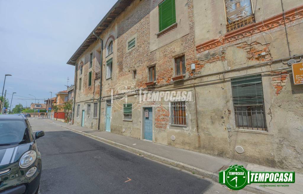appartamento in vendita a Locate di Triulzi in zona Moro