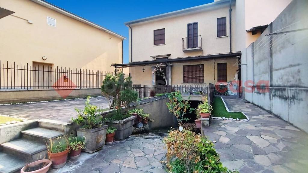 casa indipendente in vendita a Locate di Triulzi in zona Moro