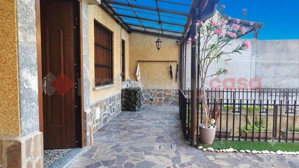 casa indipendente in vendita a Locate di Triulzi in zona Moro